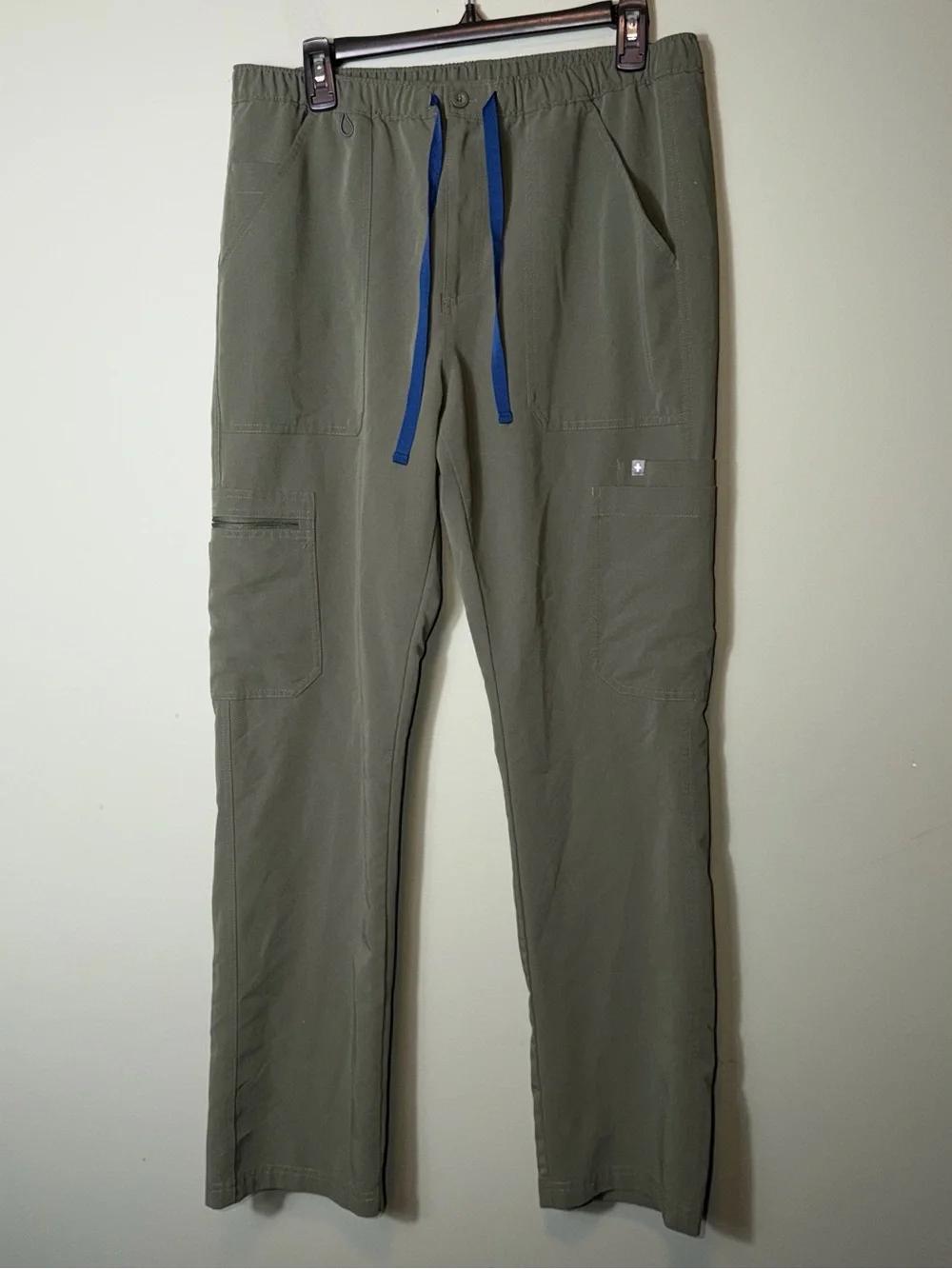 FIGS Mens Cairo Cargo Scrub Pants (Style TM3001) in moss green Large